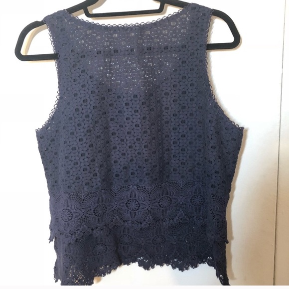 Adorable crocheted sleeveless top - Picture 2 of 5